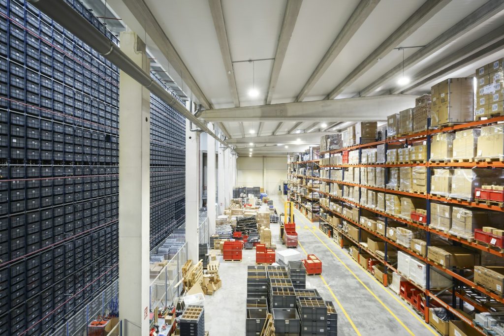 Export warehouse with pallets